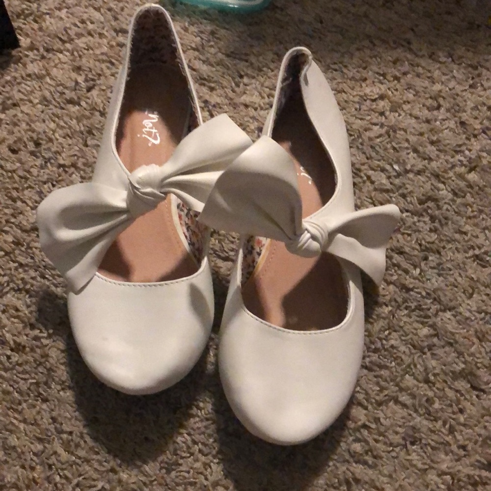 White Bow Flats